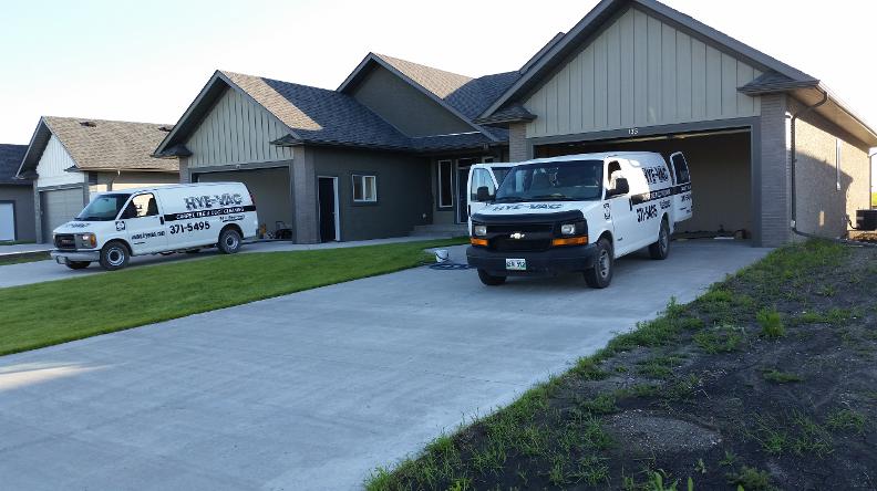 20150706_195008.jpg.opt792x444o0,0s792x444 hyevac vans